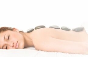 Massagem_relaxante_com_pedras_quentes